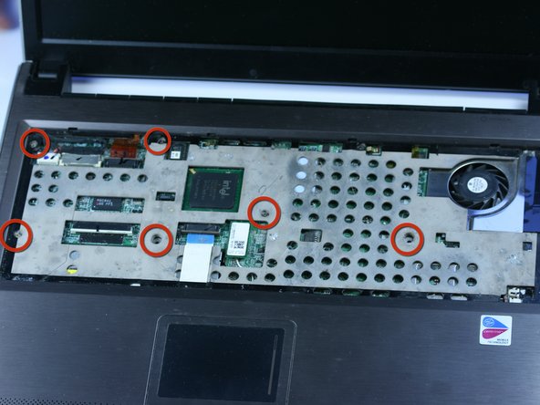  جداسازی برد از کیس لپتاپ 22