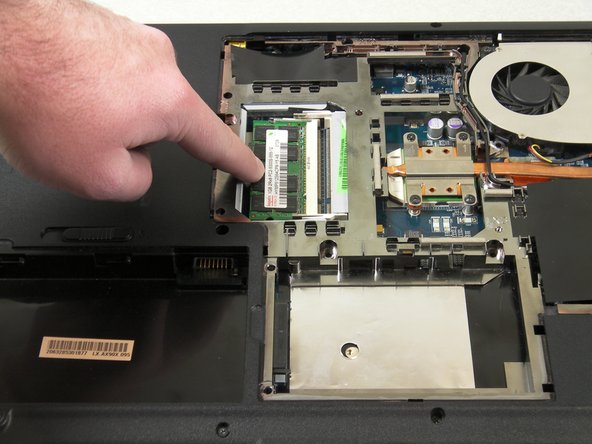 جدا کردن RAM لپتاپ 1