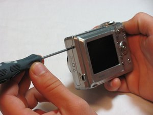 Installing Kodak EasyShare C713 Outer Case