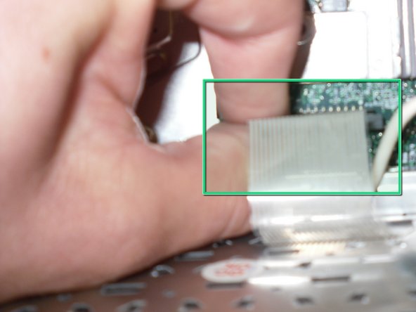 تعویض صفحه کلید لپ تاپ 8