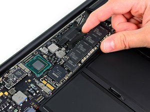 Installing MacBook Air 13" Mid 2011 Solid-State Drive