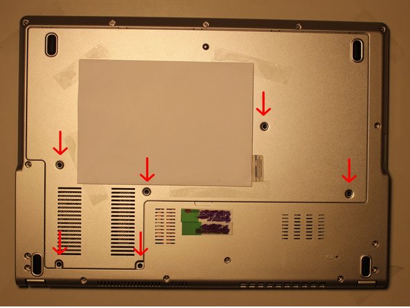 بازکردن درب پشتی لپتاپ