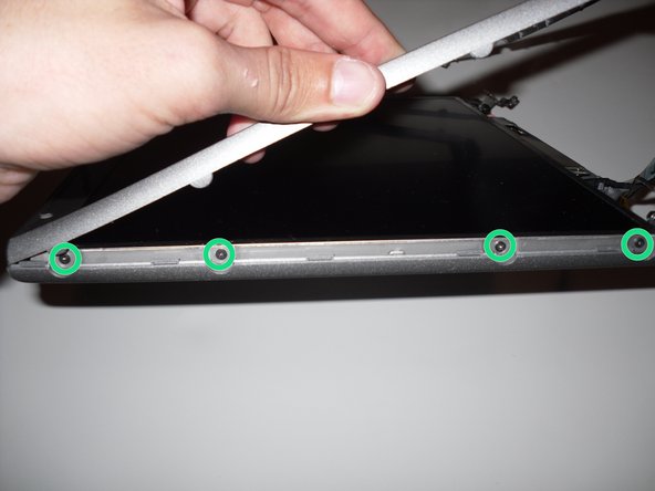 جدا سازی LCD لپتاپ از قاب77