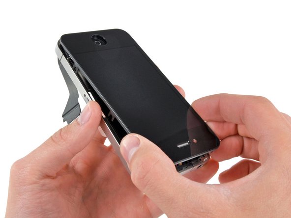 Sugru Keeps Your iPhone Safe From a Fatal Fall