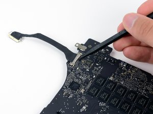 Installing MacBook Pro 15" Retina Display Mid 2012 Logic Board
