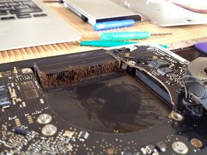 Cleaning the fans without removing them? - MacBook Pro 15" Unibody Late