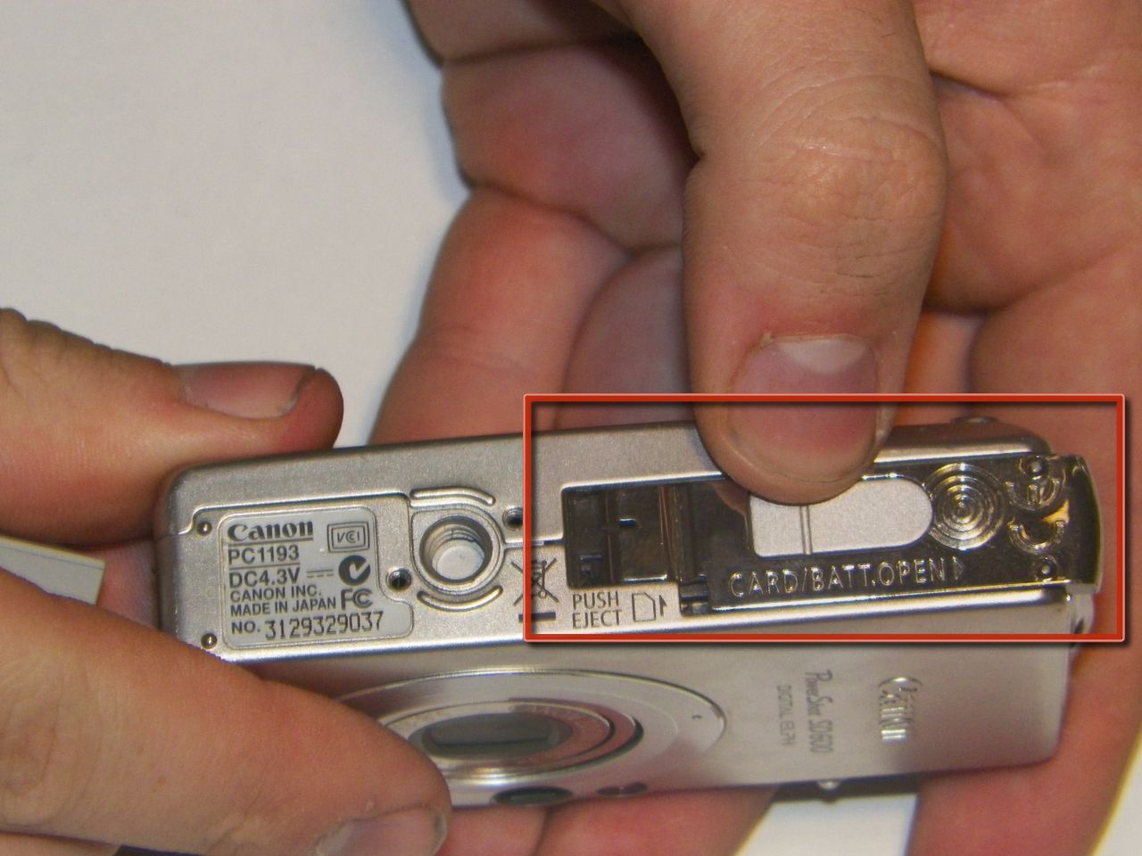 Canon PowerShot SD 600 Battery/SD Card Replacement iFixit Repair Guide