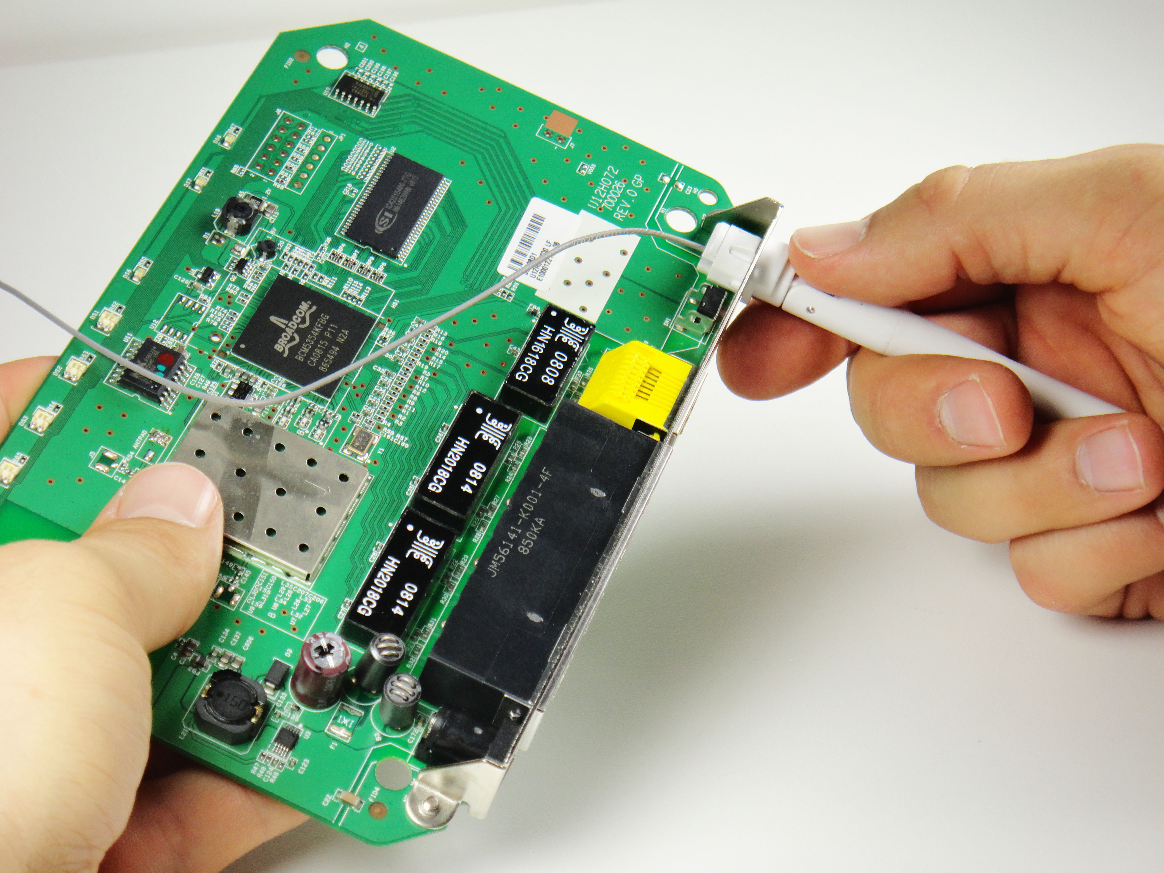 Netgear WGR614v9 Antenna Replacement iFixit Repair Guide