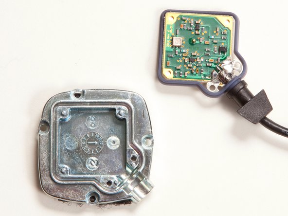 Image 3/3: A quick peek at the antenna board indicates it was manufactured by SIgem, a company that [link|http://www.gisdevelopment.net/news/2001/mar/nps014.htm|partnered] with Tyco in the early 2000s to make GPS components.
