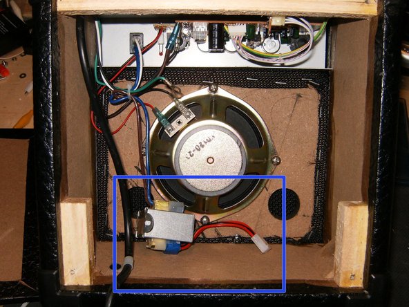 Repairing the audio amplifier - iFixit