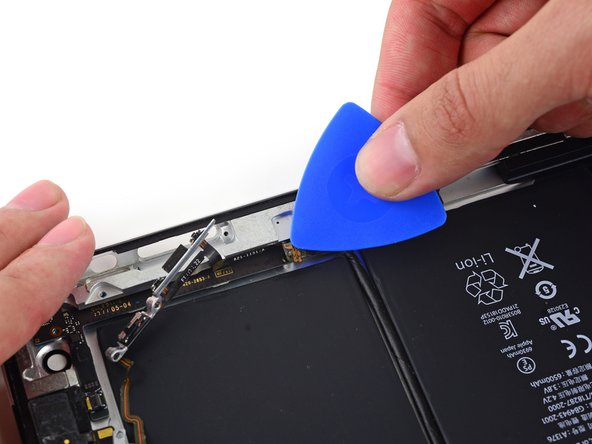 iPad 2 GSM Volume and Power Button Cable Replacement - iFixit Repair Guide