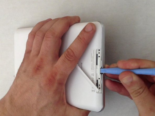 Acer Iconia B1-711 Rear Battery Cover Removal - iFixit