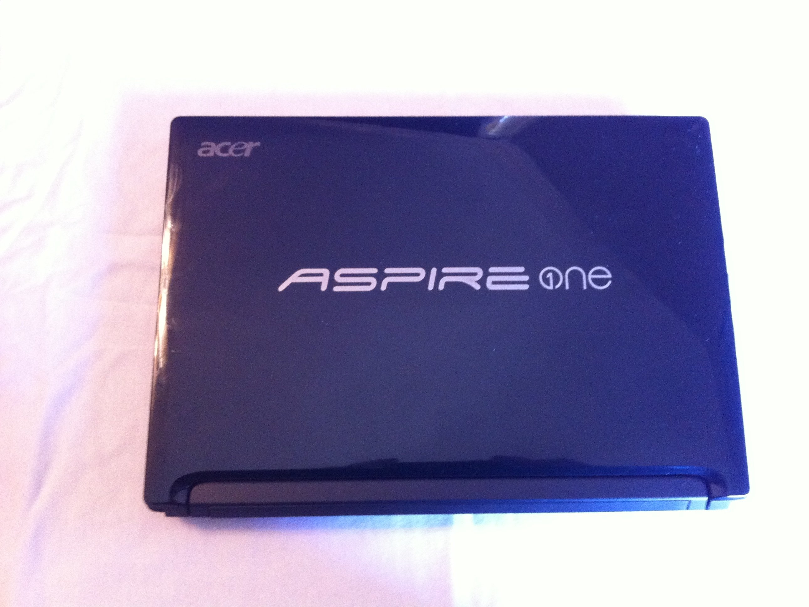Acer Aspire One D255E - Removing the Back Access Panel