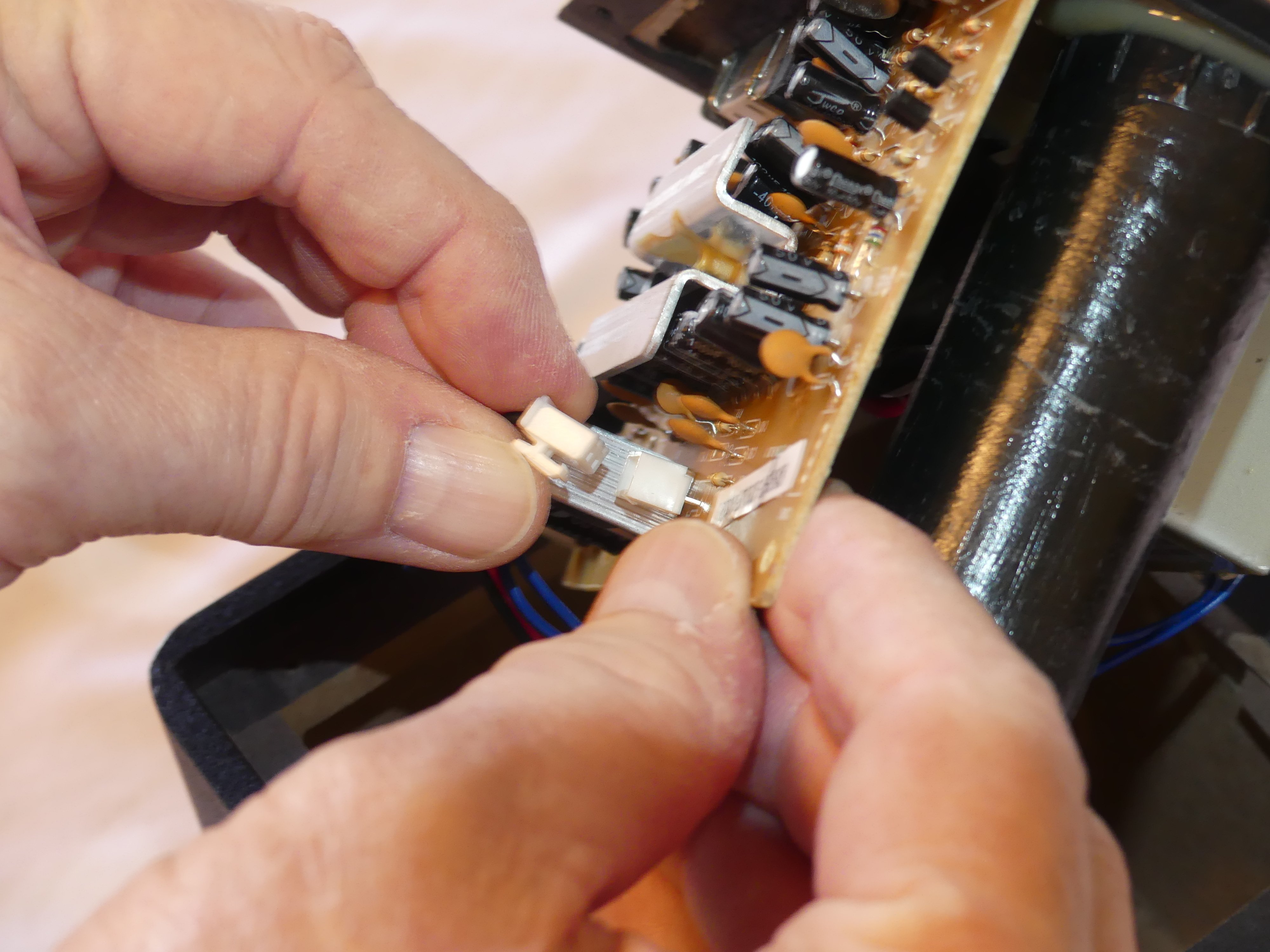 sharper image 2.1 wireless speaker sbt 2005