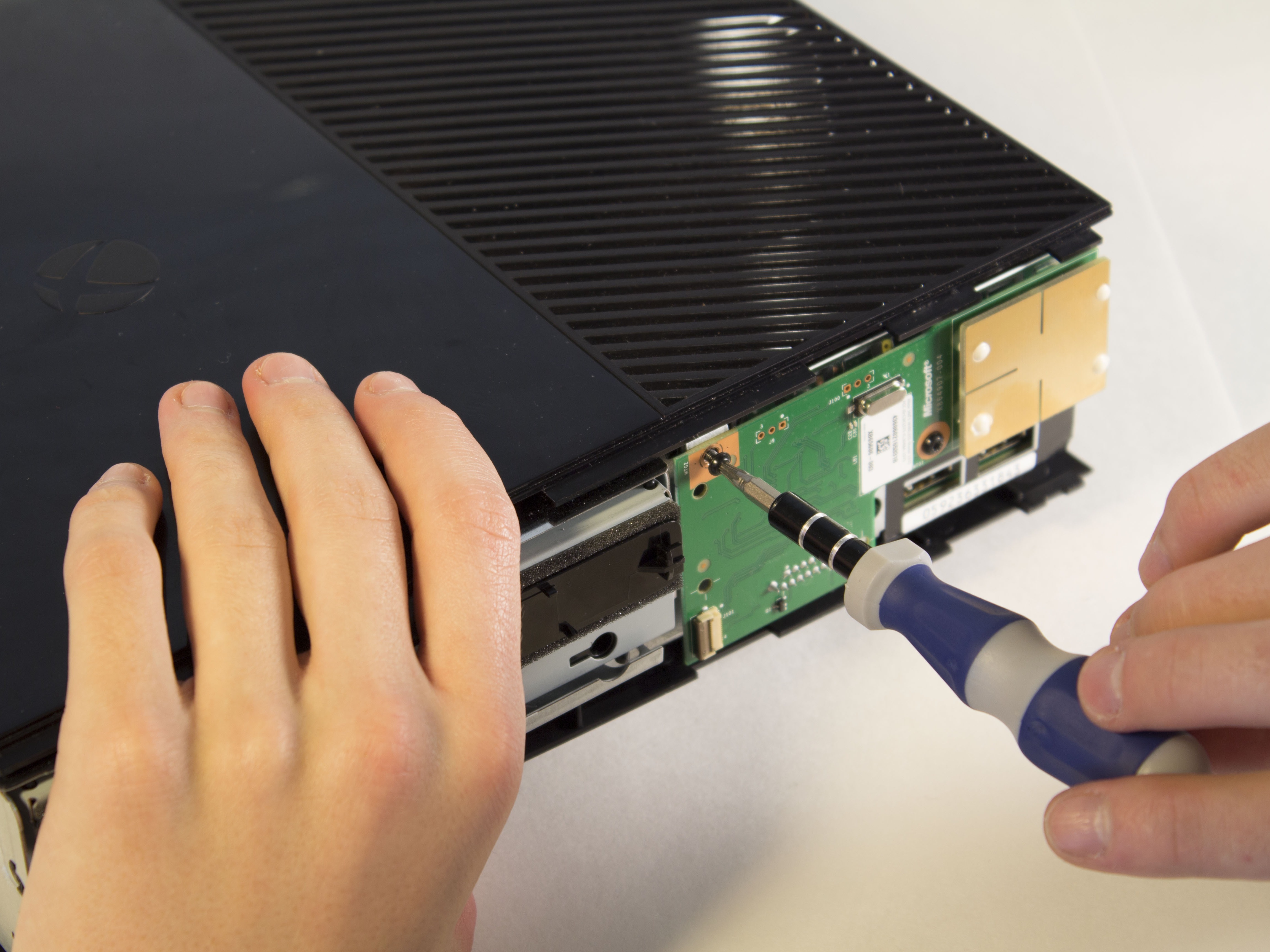 Xbox 360 E RF Module Replacement iFixit