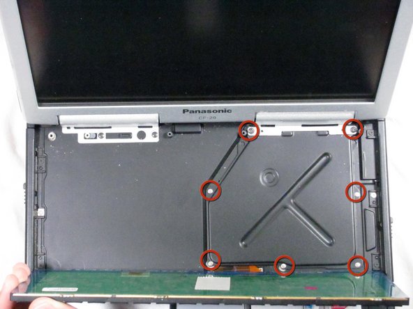 برداشتن پیچ‌ها از کاور