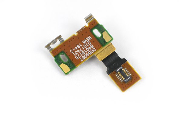 Image 3/3: Naturally, we love design innovation. We can tell that a considerable amount of effort went in to the internal design of this device; the number of clips and contacts we've found so far is a great testament to that.