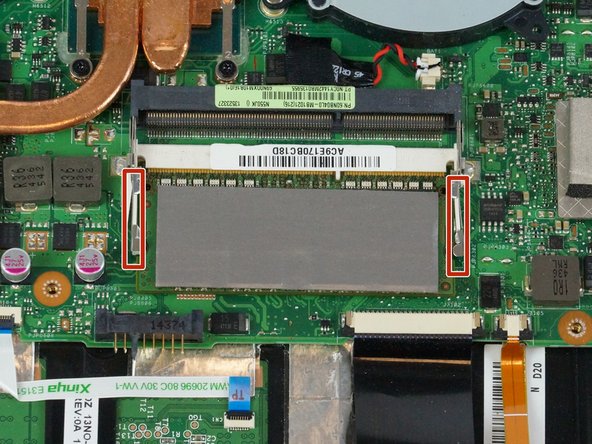 رم با دو گیره فلزی اطراف پلاستیک سفید