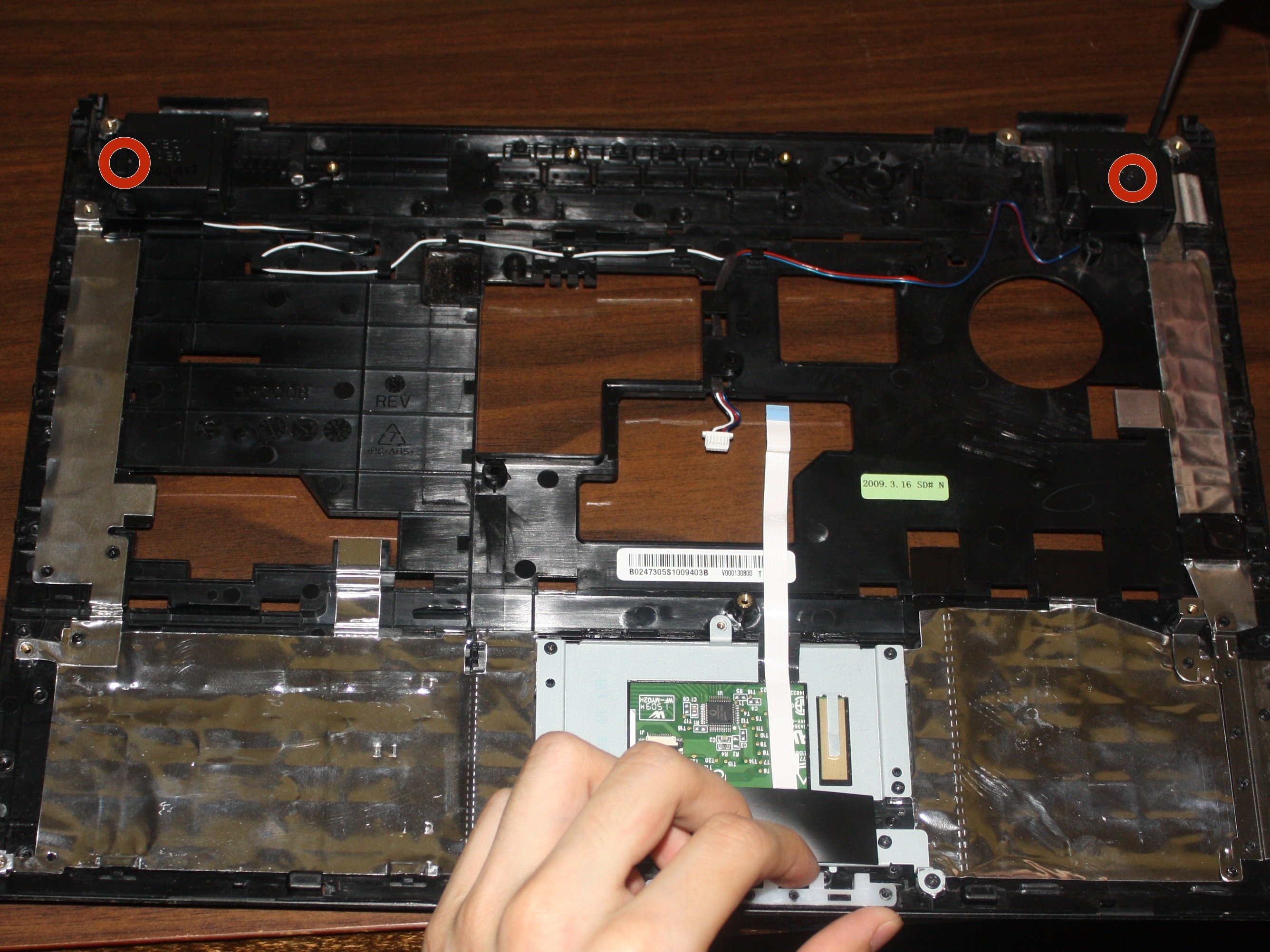 Toshiba Satellite L305DS5950 Speaker Replacement iFixit Repair Guide