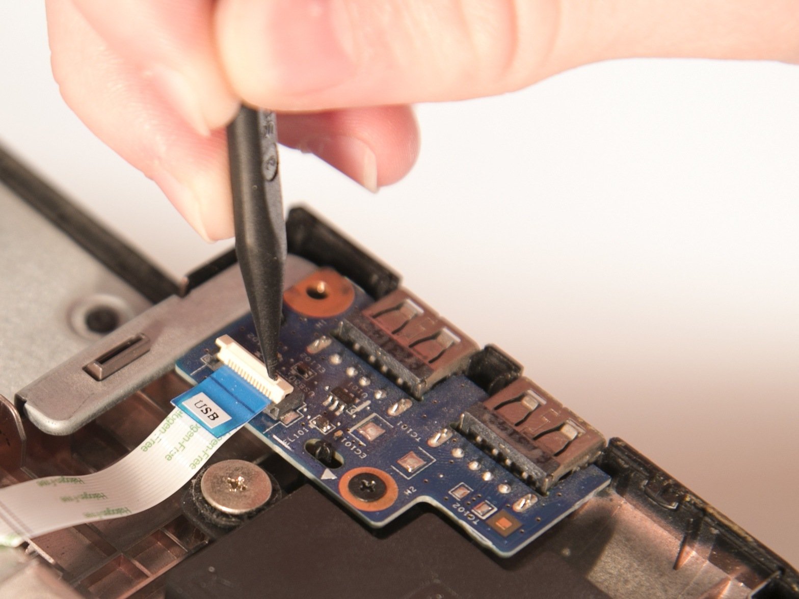 Gateway NE52203u USB Port Replacement iFixit Repair Guide