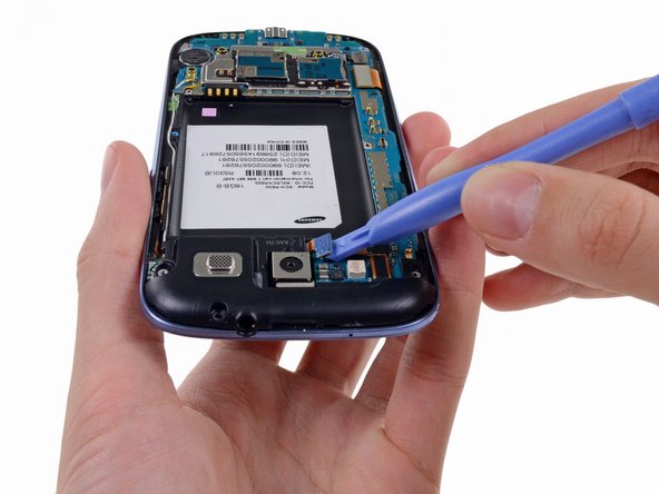 Image 2/2: Make sure you are prying on the connector and not the socket, or you may damage the motherboard.