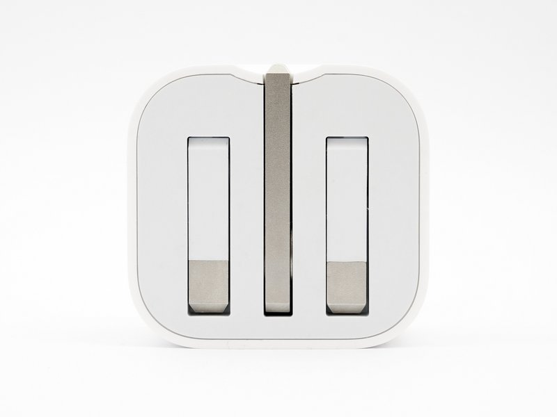 Apple 5W USB Power Adapter (Folding Pins UK plug) Teardown Apple 5W USB Power Adapter (Folding Pins UK plug) Teardown