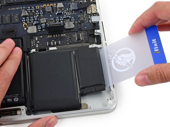 Image 2/2: Throughout the procedure, if you encounter any significant resistance to prying, stop and use the iOpener to reheat the section you're working on.