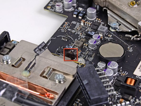 Image 1/2: Do not pull the connector out by its cables.