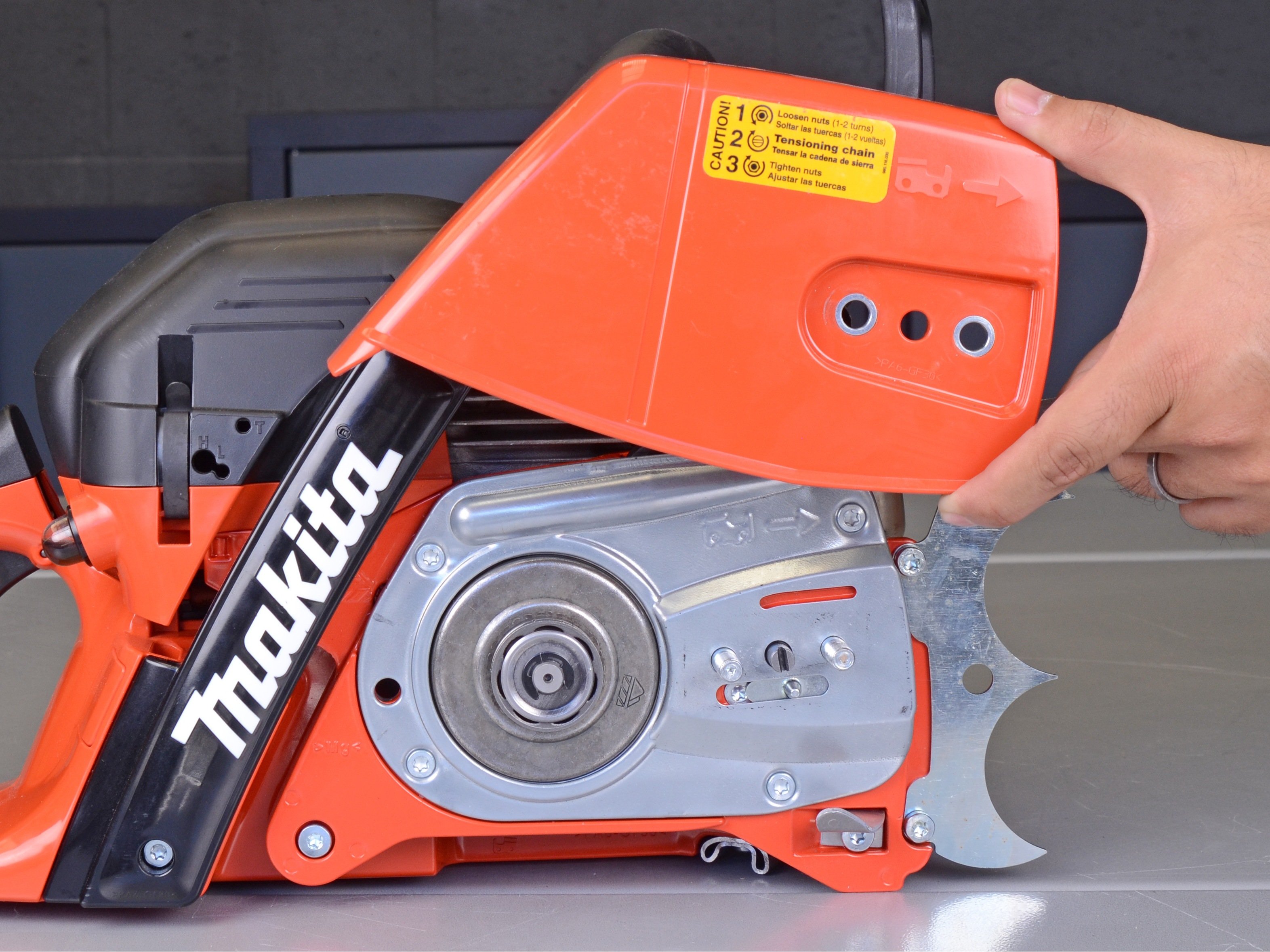 Makita Chain Saw EA6100PR 2017 Sprocket Guard Replacement iFixit Repair Guide