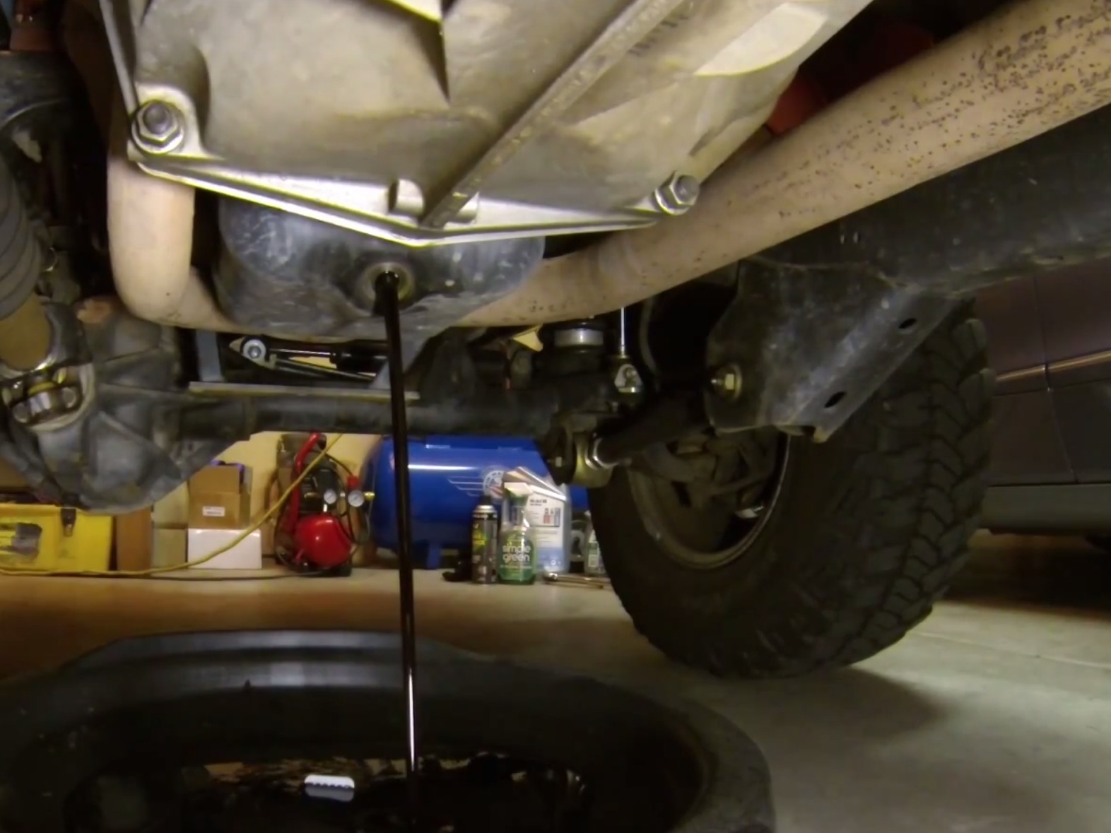 1997-2006 Jeep Wrangler 4.0L Oil and Oil Filter Replacement (1997, 1998