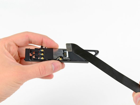 Image 2/2: Remove the AirPort/Bluetooth cable from the AirPort/Bluetooth assembly.