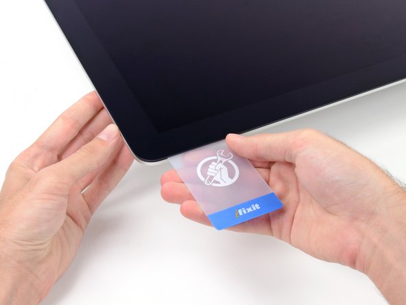 Image 1/2: Move slowly and be careful not to stress the display glass too much—you only need to make a gap of about 1/4".