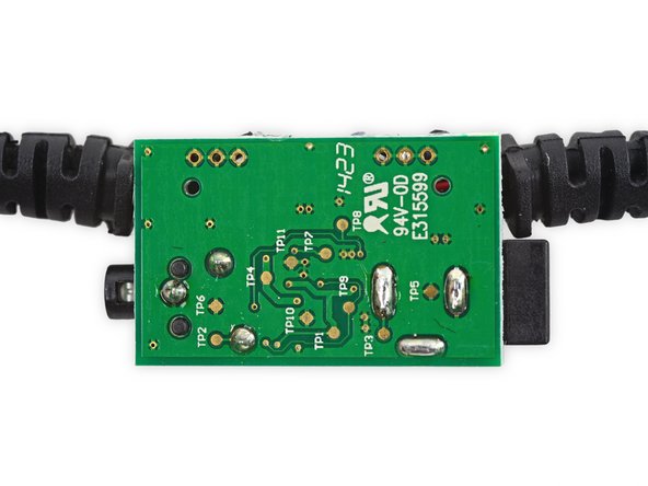 Image 3/3: You can sleep soundly knowing that those cables aren't going anywhere, because Oculus didn't skimp on the globs of hot glue on the inside of the cable hub.