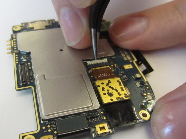 باز کردن دکمه قفل پشت کانکتور