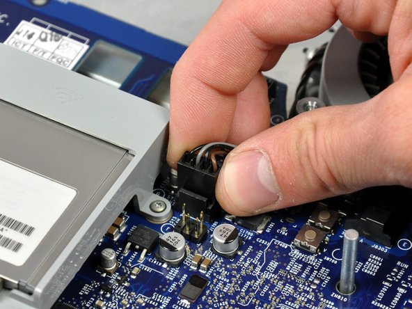 Image 2/2: On the ALS model, the larger fan connector is attached with a clip. Depress the clip while carefully removing the plug.