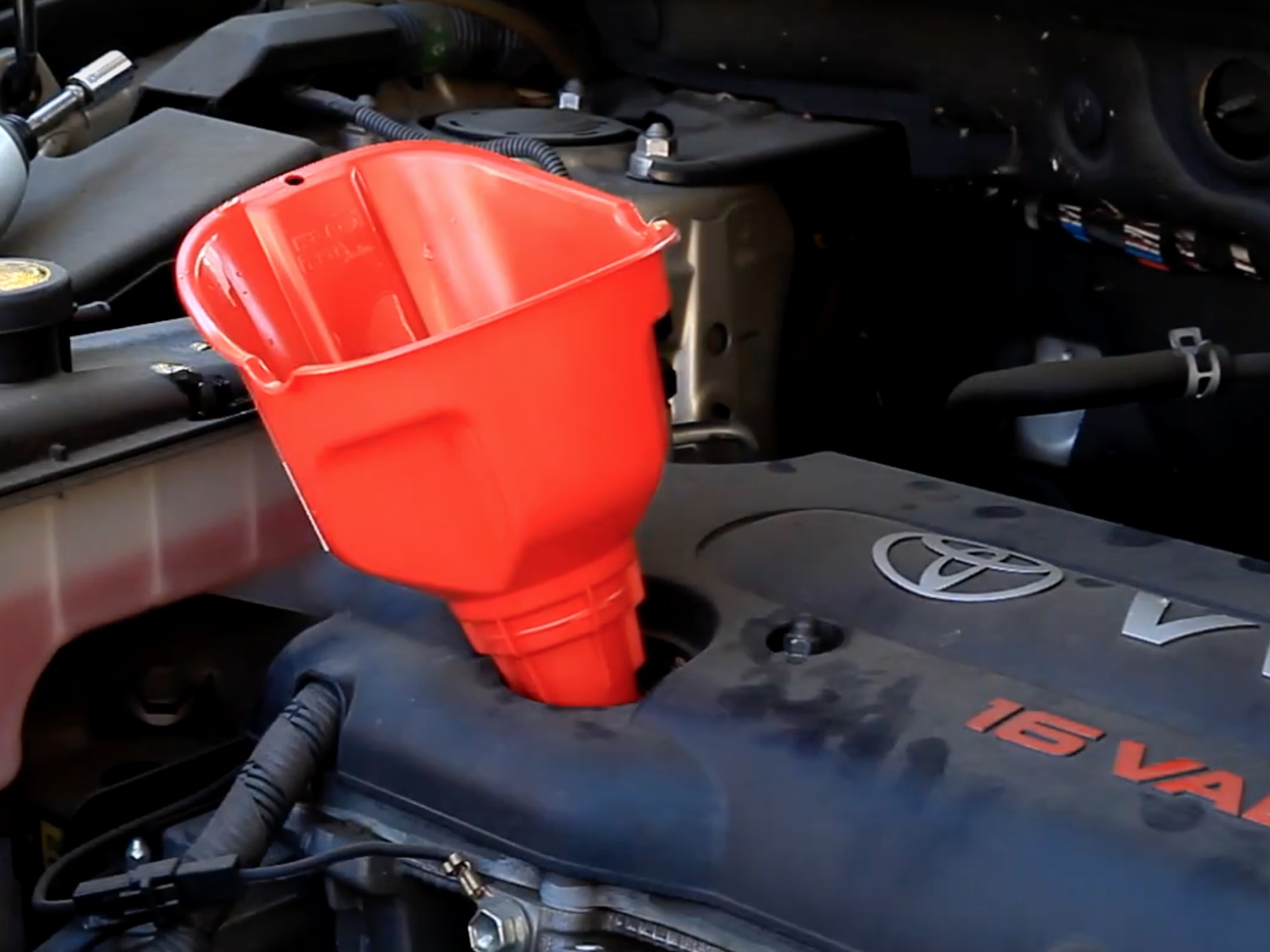 20052012 Toyota RAV4 Oil and Oil Filter Replacement (2005, 2006, 2007