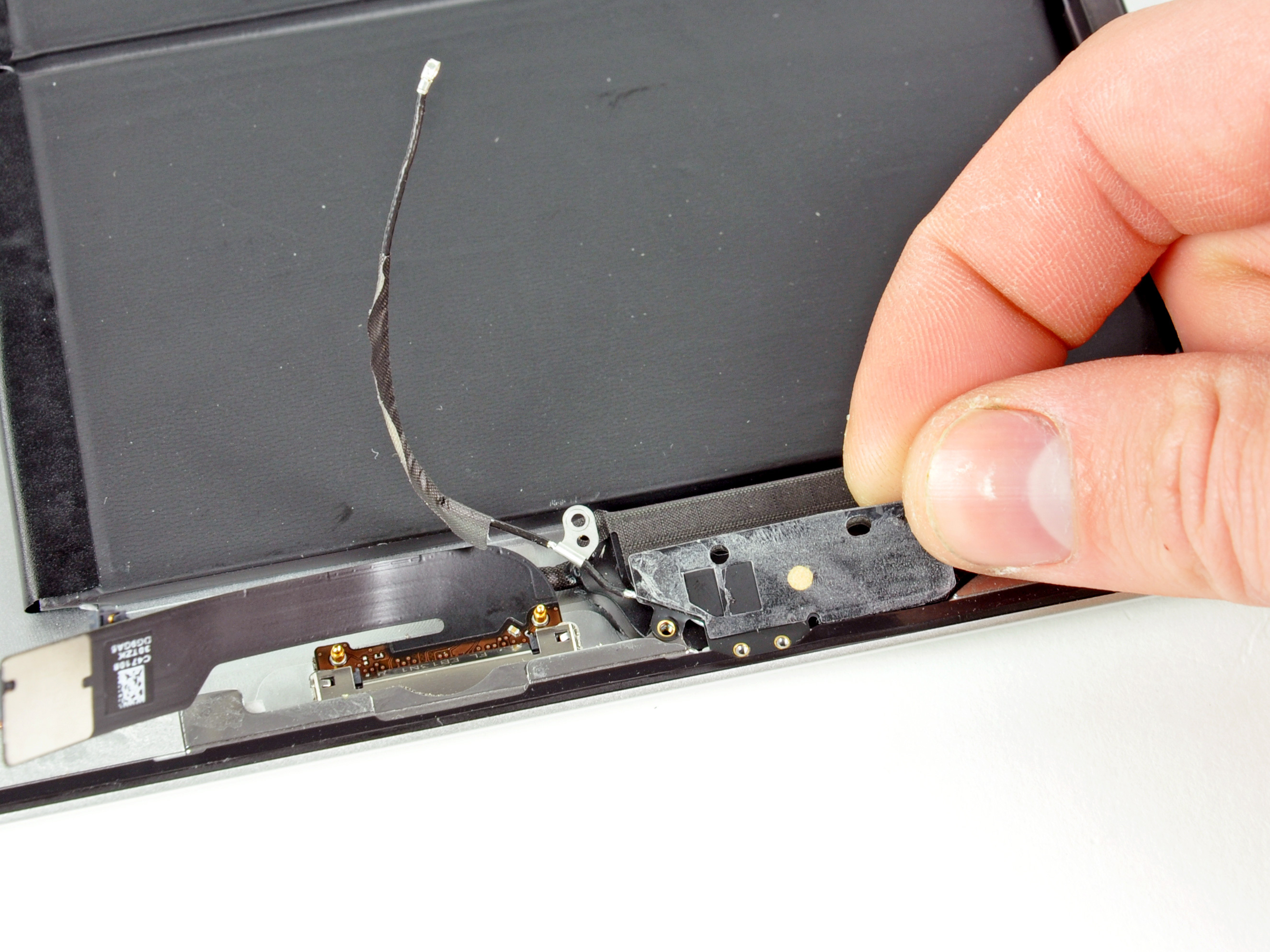 iPad 2 GSM Bluetooth/WiFi Antenna Replacement iFixit Repair Guide