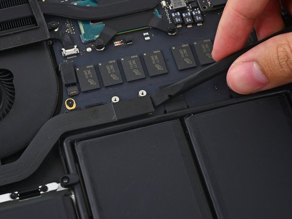 Image 1/2: Be careful to only pry up on the I/O board cable, '''not''' on the socket itself or you risk damaging your logic board.