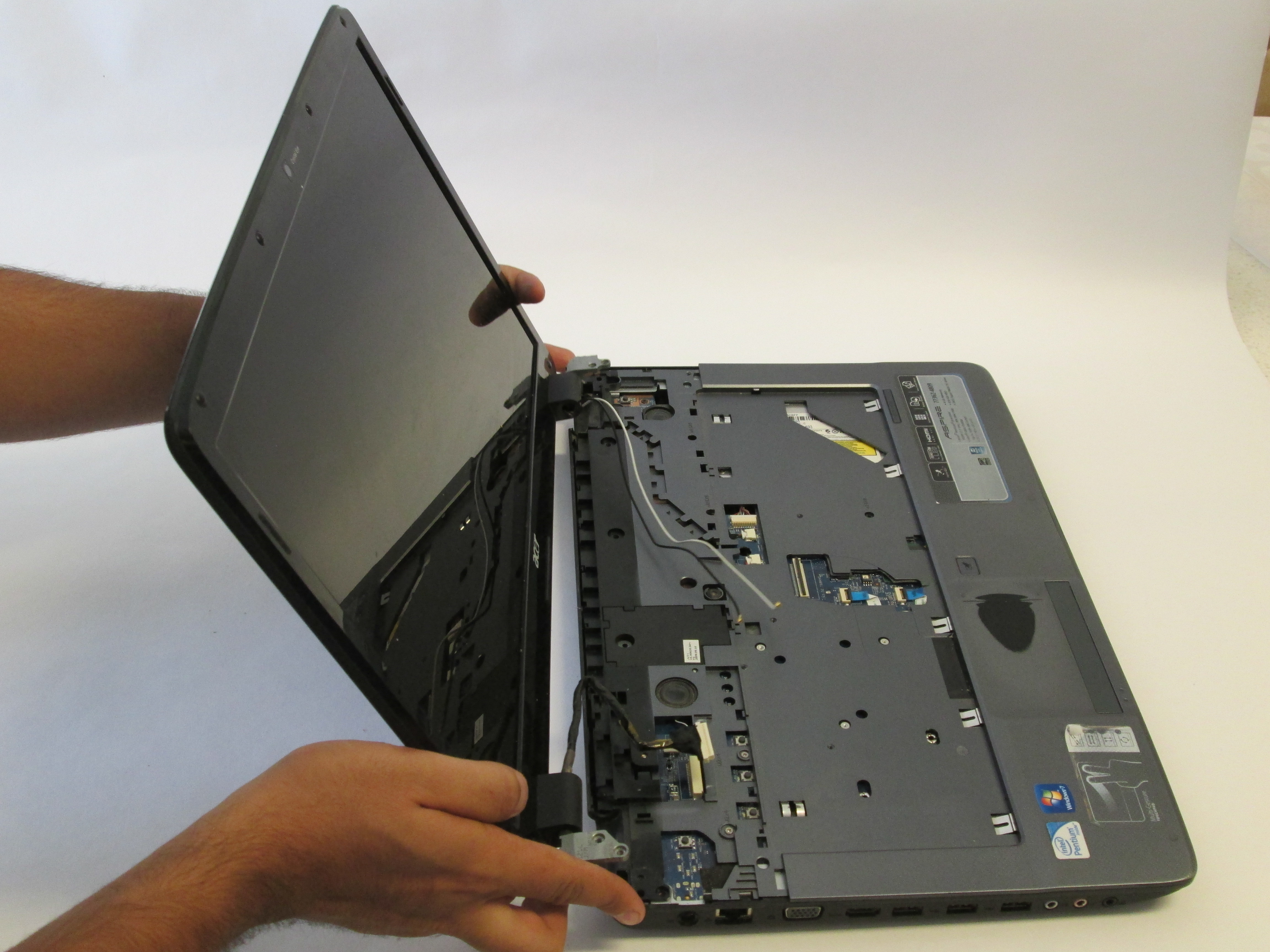 Acer Aspire 7736Z4809 LCD Module Replacement iFixit Repair Guide