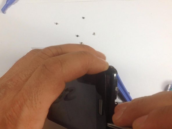 Be careful with the menu buttons flex cable in the bottom side of the touchscreen. You must release it before separating the digitizer from the frame.