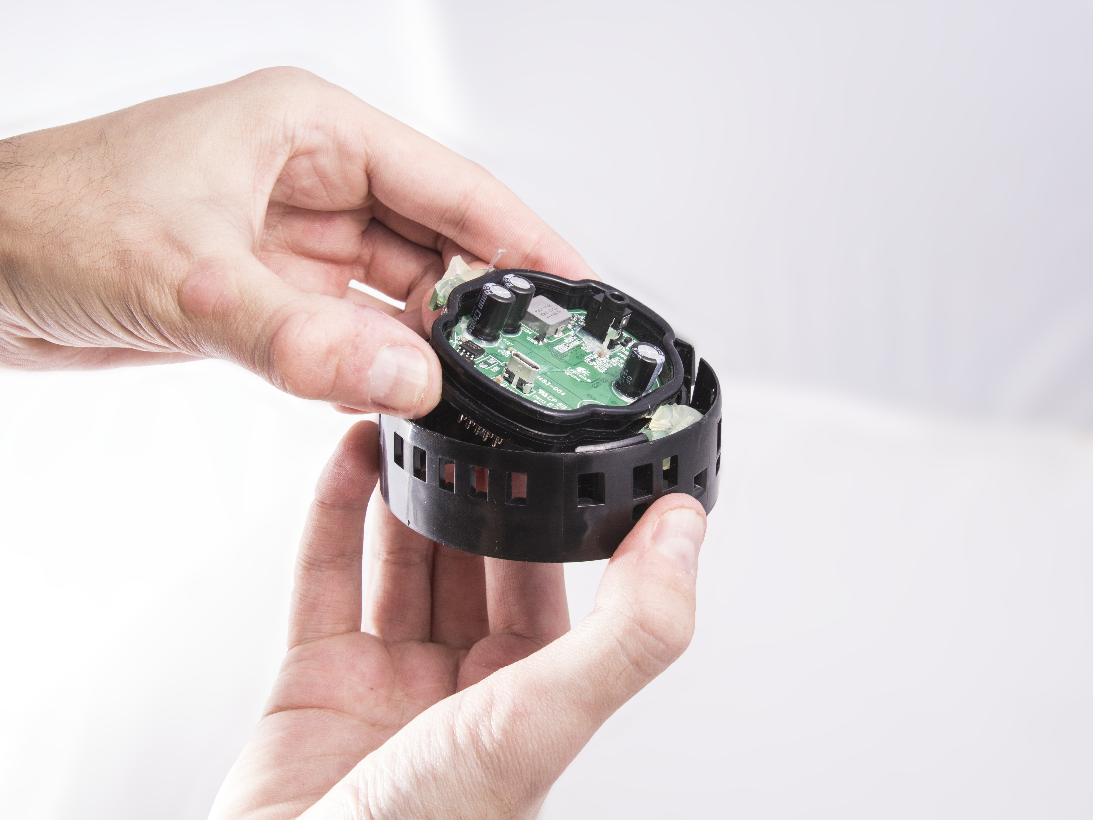 ue megaboom crackling