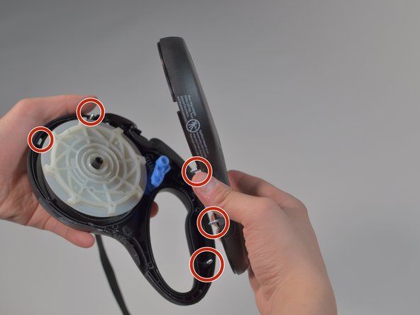 inside of a retractable dog leash