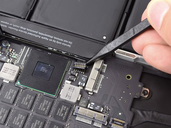 Image 2/2: Be sure to pry on the cable head, and not on the socket itself. Prying on the socket may cause it to separate from the logic board.
