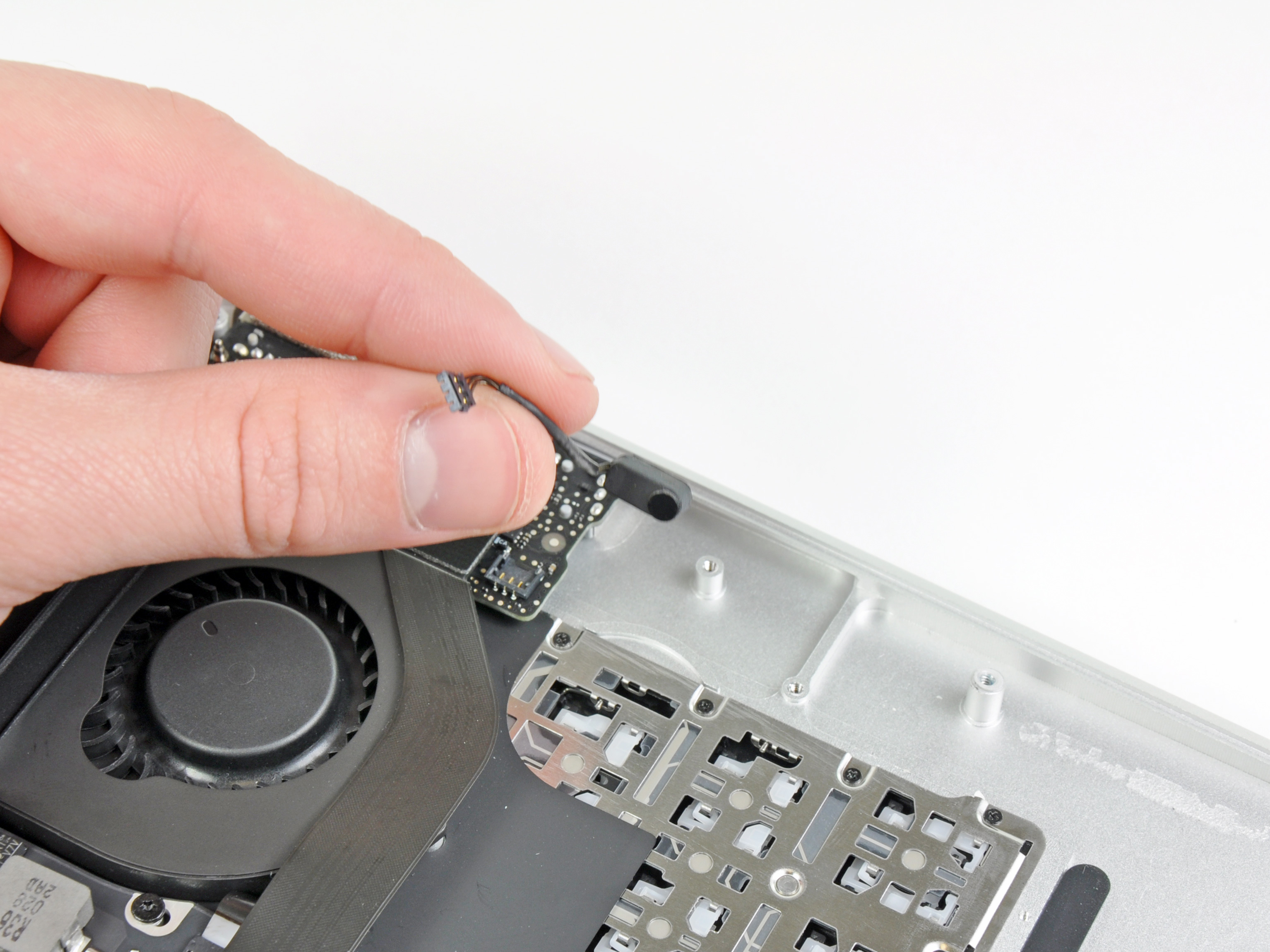 MacBook Air 13" Late 2010 Microphone Replacement - iFixit Repair Guide