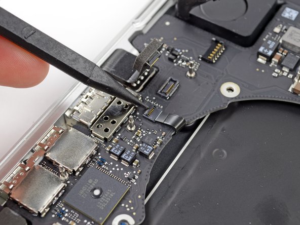 Image 1/1: Be sure you are prying up on the hinged retaining flap, '''not''' the socket itself.