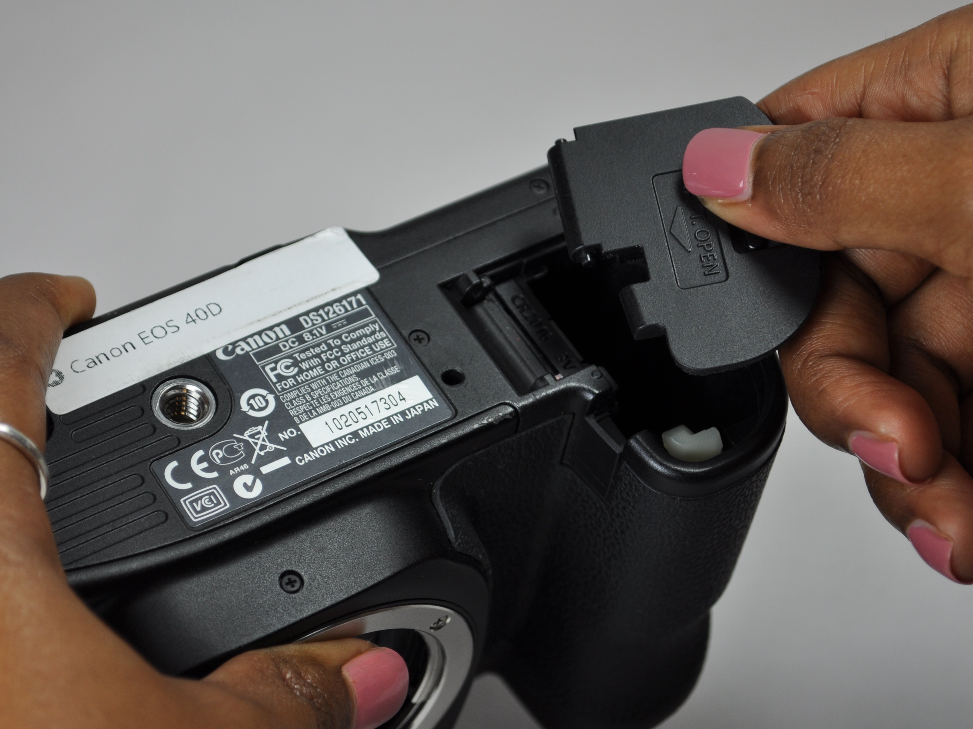 Canon EOS 40D Battery Door Replacement iFixit Repair Guide