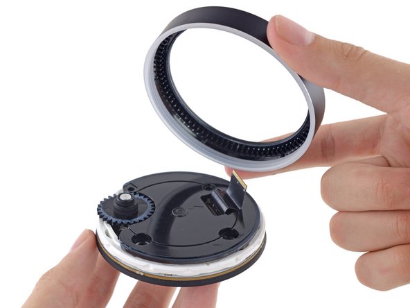 Image 3/3: ...which you can also control via voice command!