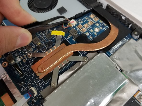 قطع کردن کانکتور فن را از فن مادربرد