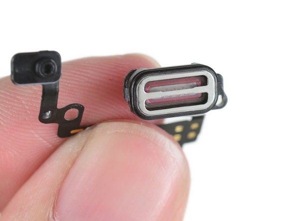 Image 3/3: This pumping action, along with an automatic display shutoff, enables Apple Watch's swimming modes without risking damage to any critical components.