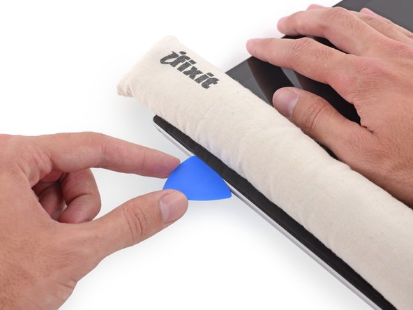 Image 3/3: Picks, away!